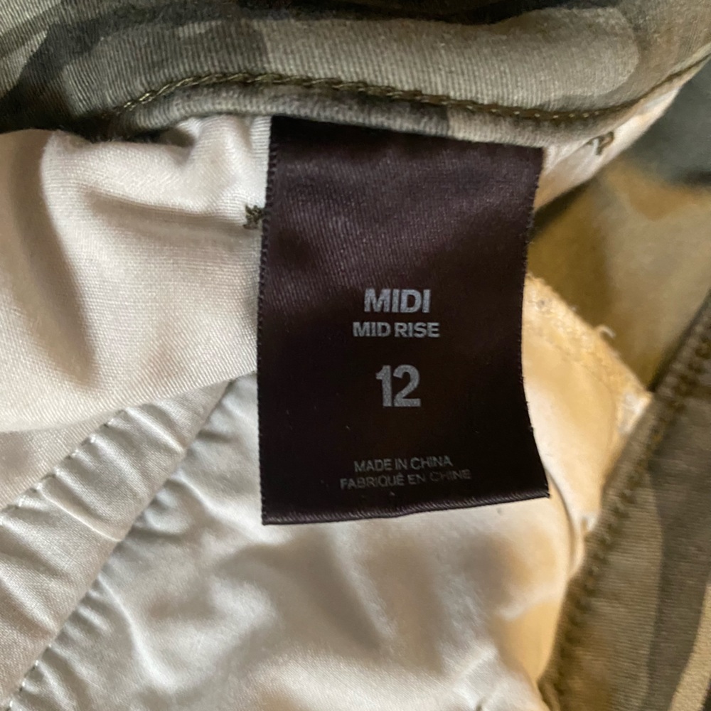 Express Camo MIDI midrise Shorts